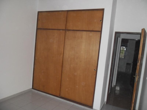 Casa Alquiler 2 Dormitorios 1 Baño 1 Patio 300 Mts 2 - Villa Elvira