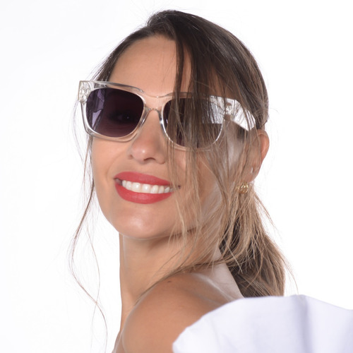 Imagen 2 de 7 de Anteojo Sol Infinit By Pampita Platón Translúcido Lente Gris