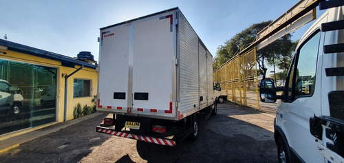 Imagem 6 de 12 de Iveco 35s14 2017 Bau