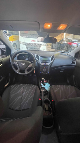 Imagem 4 de 13 de Hyundai Hb20 2015 1.0 Comfort Style Flex 5p
