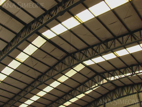 Importante Nave Industrial De 858m2