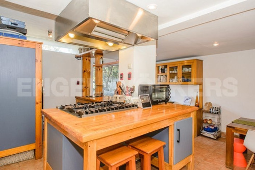 Casa Con Amplios Espacios Y Excelente Iluminación