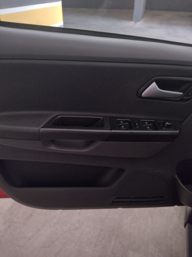 Imagem 10 de 13 de Volkswagen Crossfox 2012 1.6 Vht Total Flex 5p