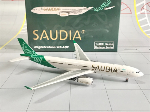 Avión miniatura Phoenix Models 1/400 Saudia A330