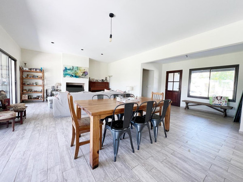 Imagen 8 de 16 de Casa En Venta En El Canton Barrio Puerto Lote Interno Con Pileta