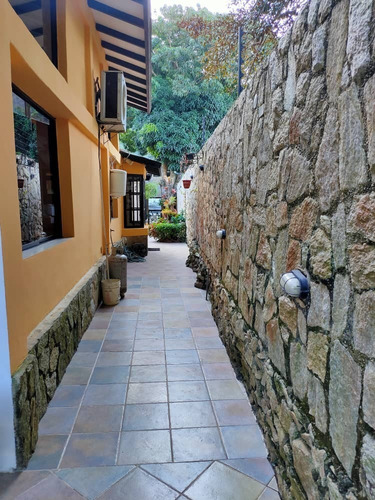 Imagen 16 de 21 de En Venta Hermosa Casa Con Espectacular Clima De Montaña En La Urb Palmarito Andrews Rivero 04124959888