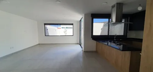 Preciosa Casa Seminueva Moderna, Amplia Iluminada Para Cualquier Requerimientos, Amplia Recamara Con Baño En Pb, 4 Rec Con Baño Propio, Exclusivo Para Vivir O Inversion