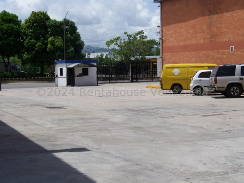 Galpón Alquiler El Ingenio Guatire. Ar. Mls # 25-23621