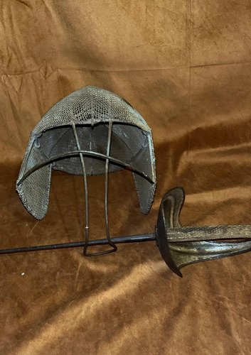 Imagen 8 de 10 de Esgrima Espada Sable Húngaro Y Casco Protector Antiguo