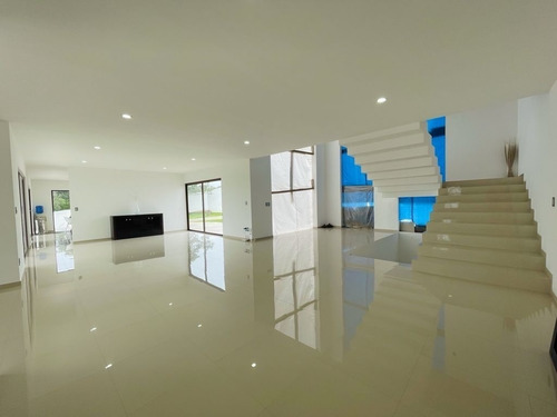 Imagen 1 de 30 de Casa Estilo Minimalista En Venta, Fincas De Sayavedra. Atiza