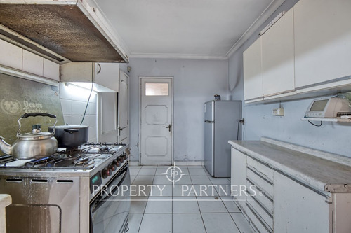 Casa En Venta En Ñuñoa. Preciosa Casa Al Lado Del ...