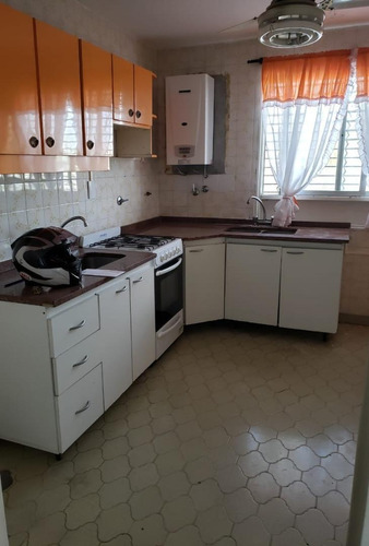 Imagen 18 de 21 de 4 Amb. Monte Castro, Av. Juan B. Justo 7800. Lateral Muy Lum