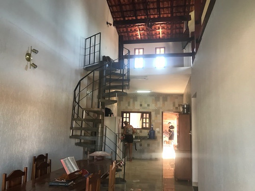 Excelente, Lindo E Bem Localizado, Sobrado 3 Dormitórios À 200 Metros Do Mar Em Itanhaém, Litoral Sul. $ 650.000,00 Financia