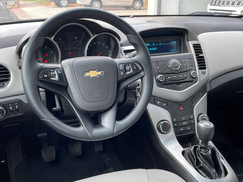 Imagem 8 de 9 de Chevrolet Cruze 1.8 Lt 16v Flex 4p Manual