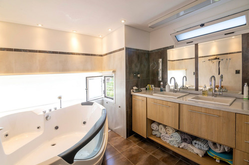 Casa En Venta 5 Dor, Vista Al Mar, Piscina
