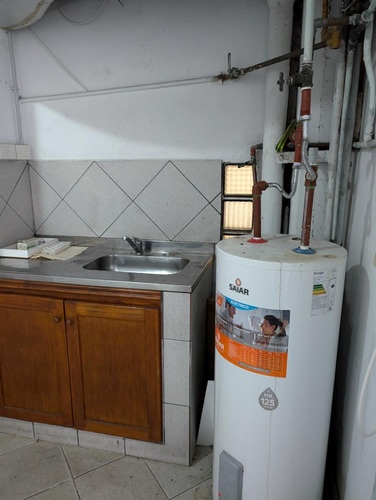 Depósito En Alquiler - Oficinas - Baños - Cocheras - 1.280mts2 - Paternal