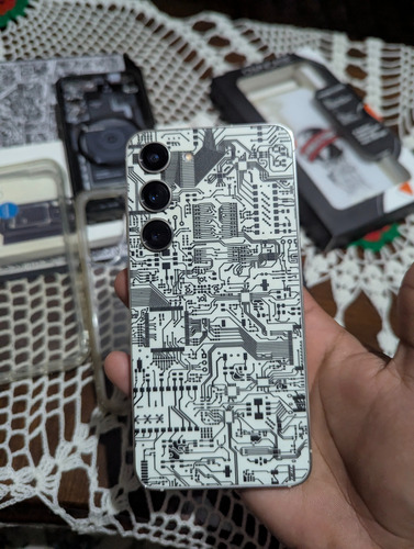 Galaxy S23 Impecable, 8/128gb, Snapdragon 8 Gen 2 Color Crema (Usado)