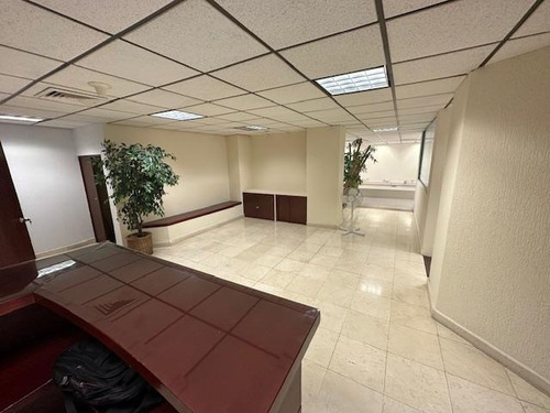 Plaza Polanco, Penthouse De 300m2 Más 30m2 De Un Amplio Balcón Privado, 8 Estacionamientos, Recepción, Sala De Juntas, 4 Privados, Amplia Área Abierta De Trabajo.