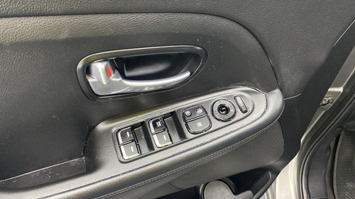 Imagen 21 de 25 de Kia Carens Suv Ex 2.0