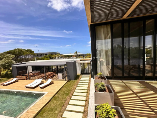 Casa En Venta De 4 Dormitorios En Club Del Mar, José Ignacio