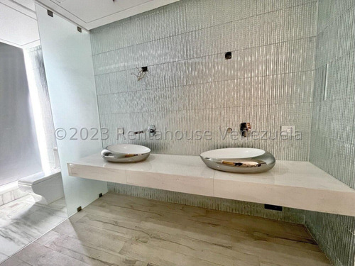 Ss: Vende Casa 24-14827 En La Floresta De 750 M2, 4h/8b/6pe