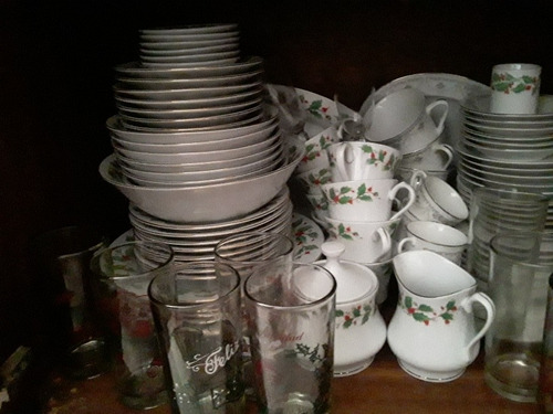 Vajilla De Porcelana Navideña Nueva 52 Piezas + Vasos Altos 