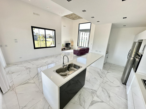 Casa En Venta 4 Ambientes En Una Planta Con Pileta - Barrio Privado San Lucas