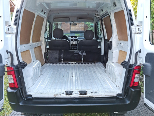 Imagen 8 de 9 de Peugeot Partner 2013 1.4 Furgon Presence Aa
