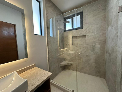 Se Vende Hermosa Residencia Con Diseño De Autor En Lomas De Juriquilla