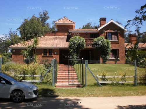 Casa En Zona Golf De Punta Del Este- Ref: 30288