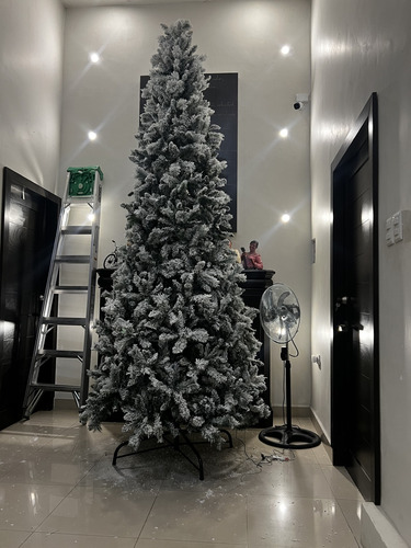 Arbol Navidad 3.35cms 700 Luces Y Decoracion Navidad 2025
