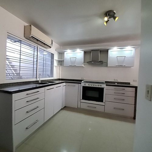 Imagen 6 de 15 de Linda Y Acogedora Casa Tipo Th En Venta En Conjunto Privado