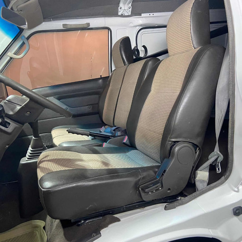 Imagen 13 de 13 de Mitsubishi Panel L300