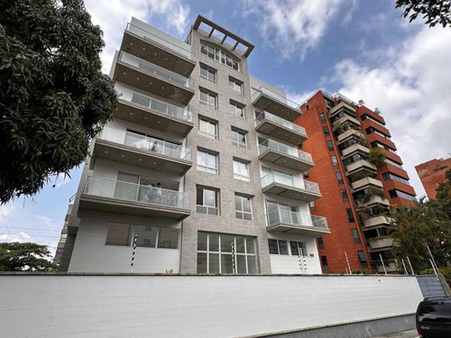 Se Vende Pent House 250m3h+s/4b/3p. Alto Ocho. Sebucan