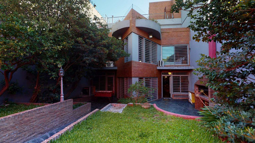 Excelente Casa 5 Ambientes Con Parque En Flores