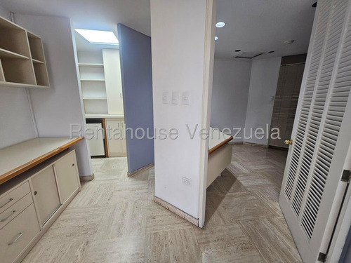 Moderna Oficina En Alquiler Chuao Mls #25-18847