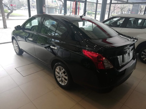 Nissan Versa V-drive Automático
