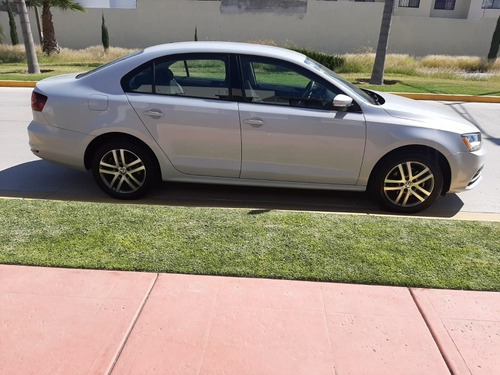 Imagen 6 de 15 de Volkswagen Jetta 2017 2.5 Trendline Mt
