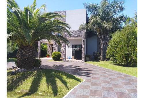 Casa En Venta En Canning Barrio Malibu