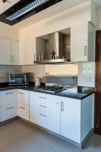Casa De 4 Dormitorios En Venta En Yerba Buena - Los Olivos