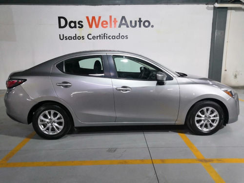 Imagen 7 de 12 de Yaris R Le Std