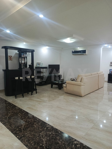 Se Vende Lujosa Casa Amoblada En Lomas Del Bosque