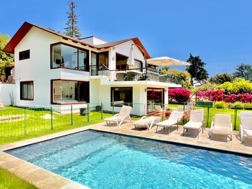 En Venta Encantadora Y Sólida Casa Con Linda Vista, Zapallar