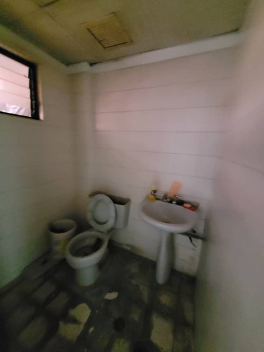 Se Vende Local En La Torre Movilnet Rp