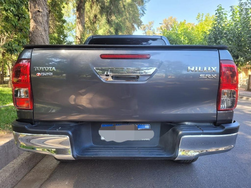 Imagen 4 de 16 de Toyota Hilux 2019 2.8 Cd Srx 177cv 4x4