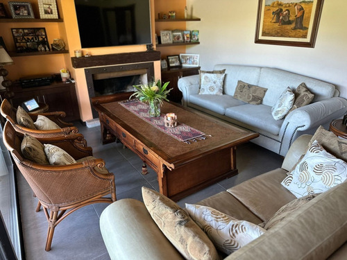 Imagen 7 de 17 de Muy Linda, De Estilo Colonial Y Con Barbacoa Independiente