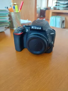 Nikon D5600 Cámara Digital Seminueva