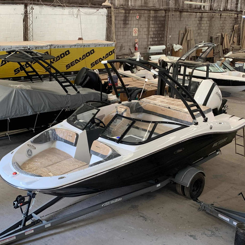 Lancha Victoria Valentino 212 Con Evinrude 150 G2 Año2023