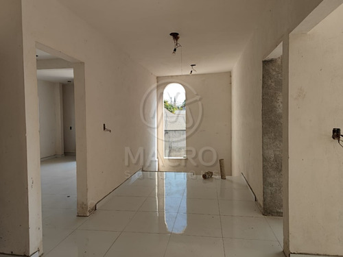 Casa En Venta En Col. Narciso Mendoza Con Amplias Recamaras Y Jardín.