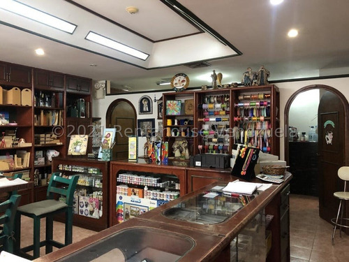 Vendo Local Comercial Santa Paula !!! Bien Ubicado Dentro Del Centro Comercial De La Zona Con Buen Tránsito E Impecable Mantenimiento...!!!!